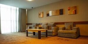 Télévision à écran plat, cheminée