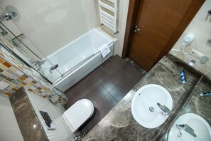 Chambre Double Standard, vue ville | Salle de bain