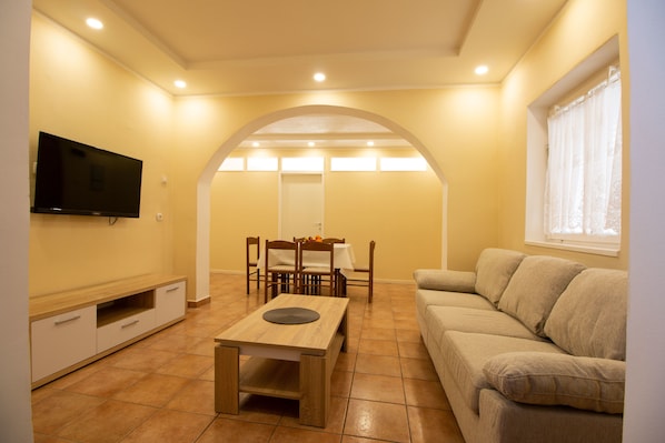 Apartment, 3 Bedrooms, Balcony | Living room