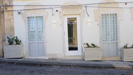 Fachada de la propiedad