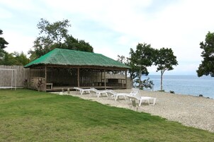 Se sirven desayunos, almuerzos y cenas (con vistas a la piscina) 