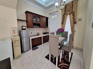 Family Villa, 3 Bedrooms, Garden View | Private kitchen | Full-size fridge, stovetop, rice cooker, griddle - Villa Kota Bunga Anggrek (Cipanas)