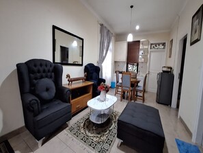 จูเนียร์วิลล่า, 2 ห้องนอน, วิวสวน | บริเวณนั่งเล่น | ทีวี