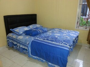 1 bedroom, individually decorated, individually furnished, desk - Villa Kota Bunga Cosmos (Cipanas)