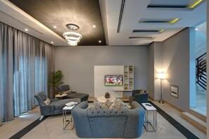 Télévision LCD de 42 pouces avec chaînes par satellite, télévision