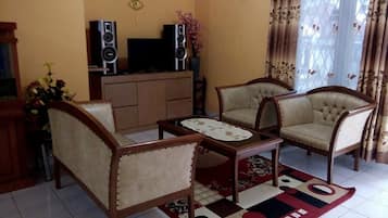 Villa, 3 Bedrooms | 1 bedroom, individually decorated, individually furnished, desk