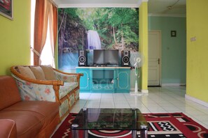 Villa, 5 Bedrooms | Living area - Villa Kota Bunga Sakura (Cipanas)