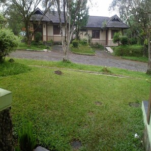 House, 3 Bedrooms | Terrace/patio - Villa Kota Bunga Seruni (Cipanas)