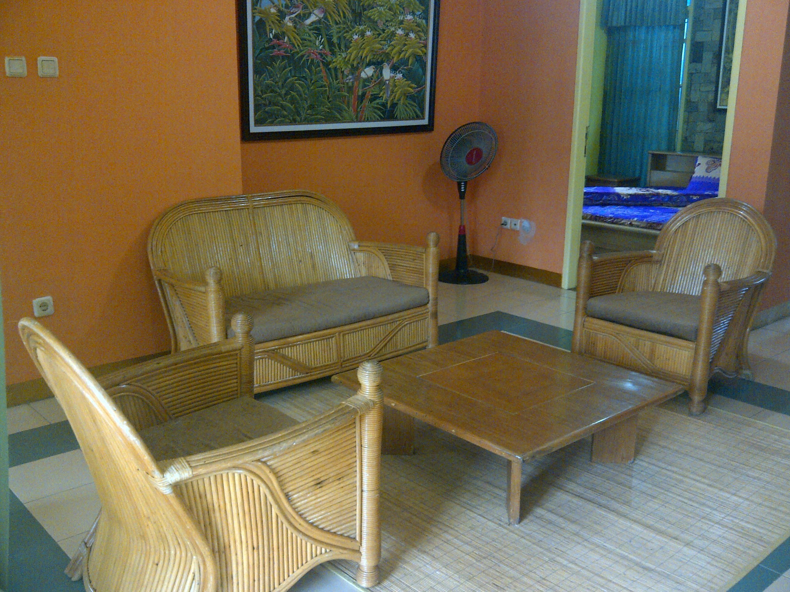 House, 5 Bedrooms | Living area | Flat-screen TV