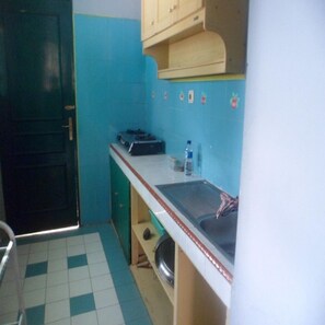 House, 3 Bedrooms | Private kitchenette | Fridge