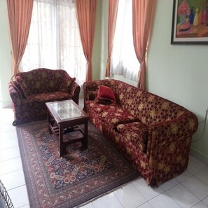 House, 4 Bedrooms | Living area | Flat-screen TV - Villa Kota Bunga Tulip (Cipanas)