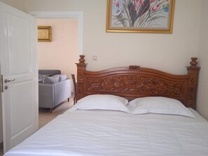 3 bedrooms, premium bedding, individually decorated - Villa Kota Bunga Widuri (Cipanas)