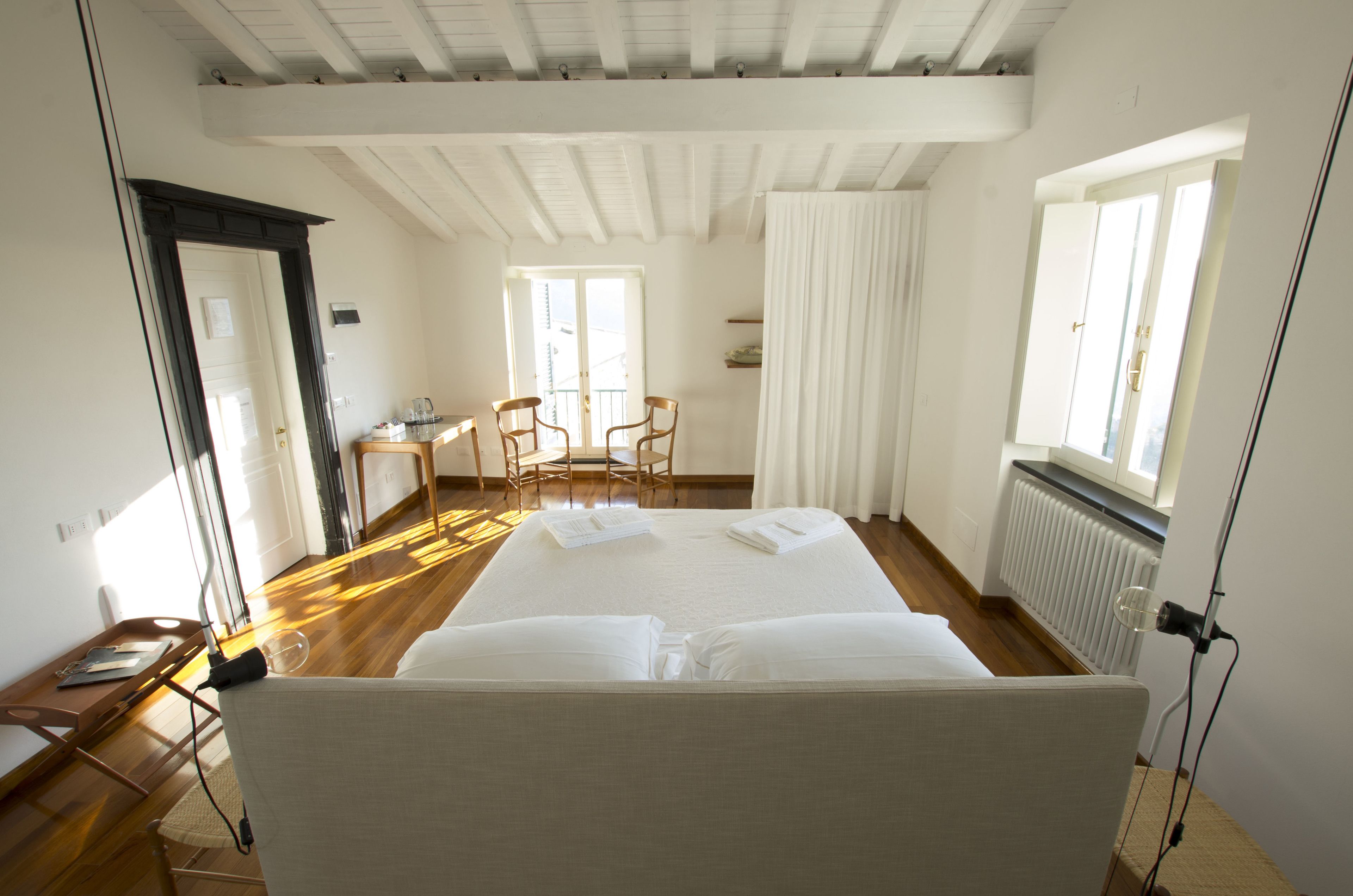 雙人或雙床房 | 迷你吧、客房內保險箱、書桌、隔音