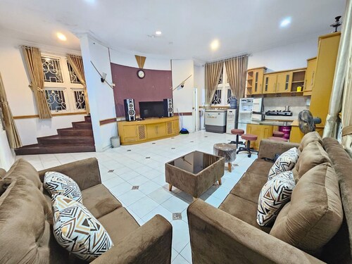 Villa Kota Bunga Aster