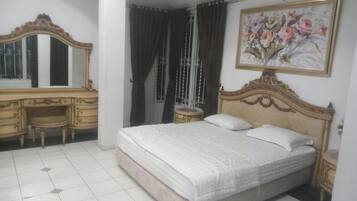 Rumah, 4 kamar tidur | Meja kerja dan Wi-Fi gratis