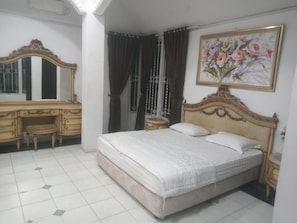 Casa, 4 quartos | Escrivaninha, Wi-Fi de cortesia