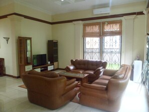 獨棟房屋, 5 間臥室 | 客廳 | 平面電視