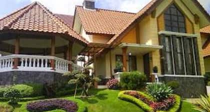Villa Kota Bunga Lavender