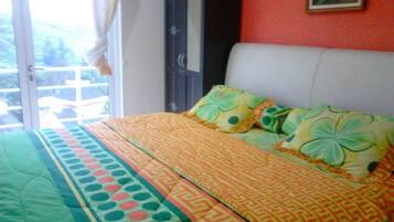 House, 2 Bedrooms | Desk, free WiFi