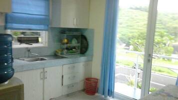 House, 2 Bedrooms | Private kitchen | Fridge