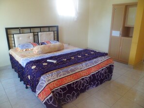 Casa, 3 habitaciones | Escritorio y wifi gratis