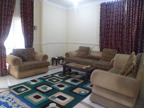 1 bedroom, individually decorated, individually furnished, desk - Villa Kota Bunga Mawar (Cipanas)