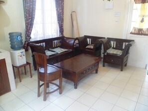 1 bedroom, individually decorated, individually furnished, desk - Villa Kota Bunga Mawar (Cipanas)