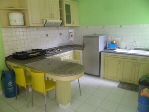 Maison, 5 chambres | Cuisine privée | Réfrigérateur, surface de cuisson, cuiseur à riz, plaque chauffante