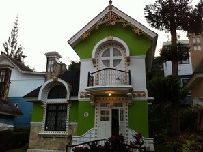 Front of property - Villa Kota Bunga Dahlia (Cipanas)
