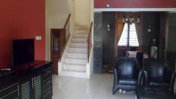 House, 3 Bedrooms | Living area
