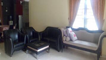 House, 3 Bedrooms | Living area | Flat-screen TV