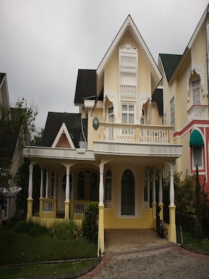 Front of property - Villa Kota Bunga Violet (Cipanas)
