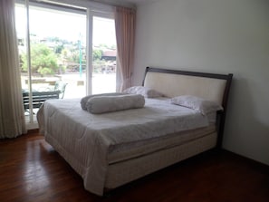 House, 5 Bedrooms | 1 bedroom, desk, free WiFi