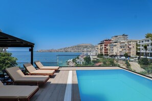 Piscine extérieure (ouverte en saison)