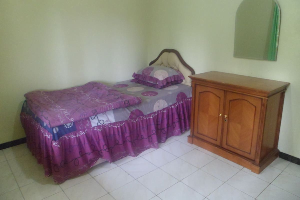 1 Schlafzimmer, individuell dekoriert, individuell eingerichtet