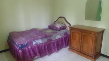 1 bedroom, individually decorated, individually furnished, desk