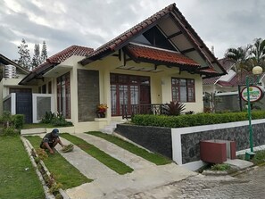 ด้านหน้าที่พัก