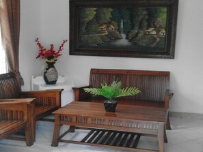 Villa, 6 Bedrooms | Living room