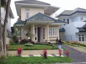 Villa, 5 Bedrooms | Terrace/patio