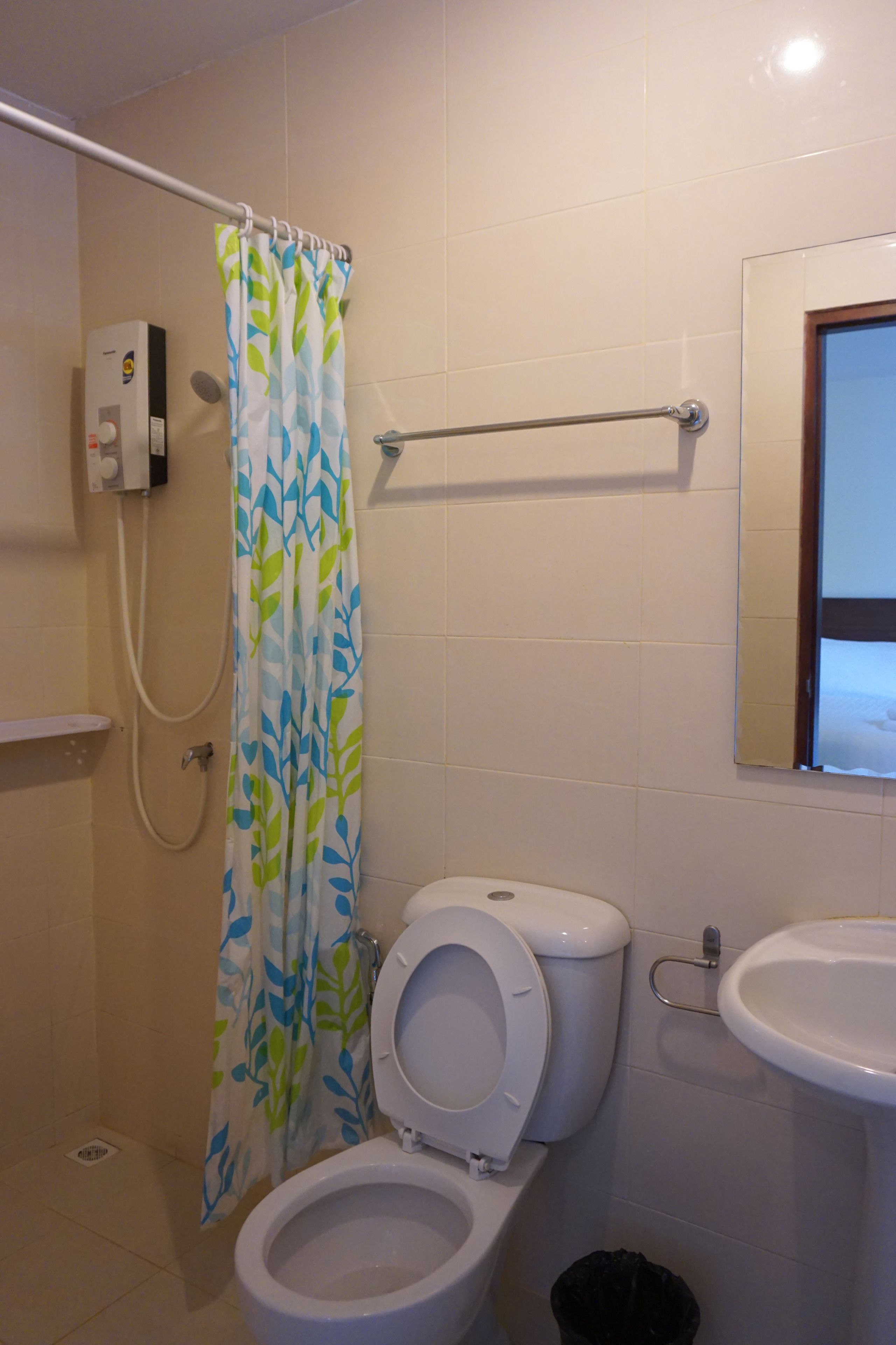 superior double room | bathroom | shower, free toiletries, towels