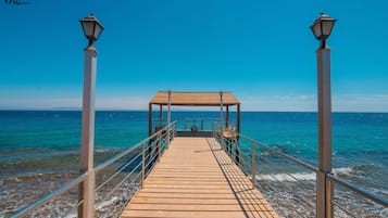 Private beach, sun-loungers, beach umbrellas, beach towels