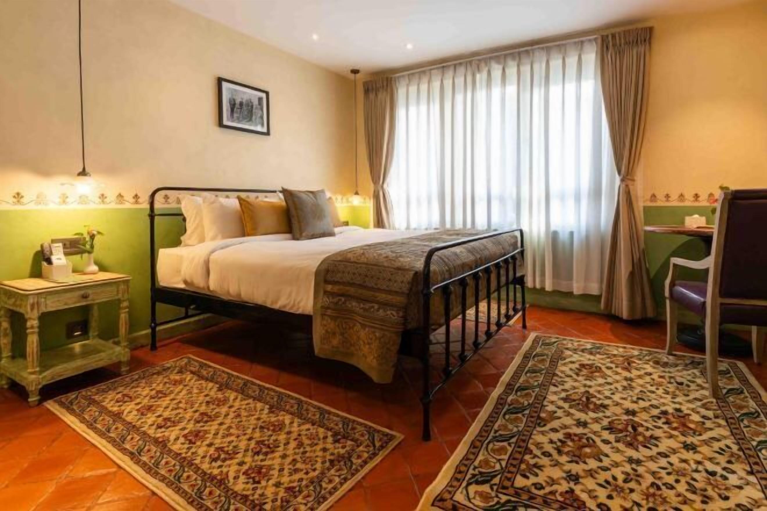 Premium bedding, pillow-top beds, minibar, in-room safe