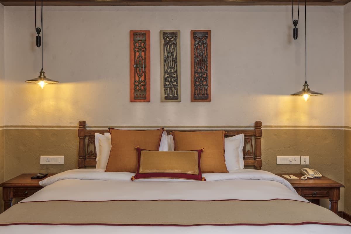 Ropa de cama de alta calidad, colchones con pillow-top y minibar 