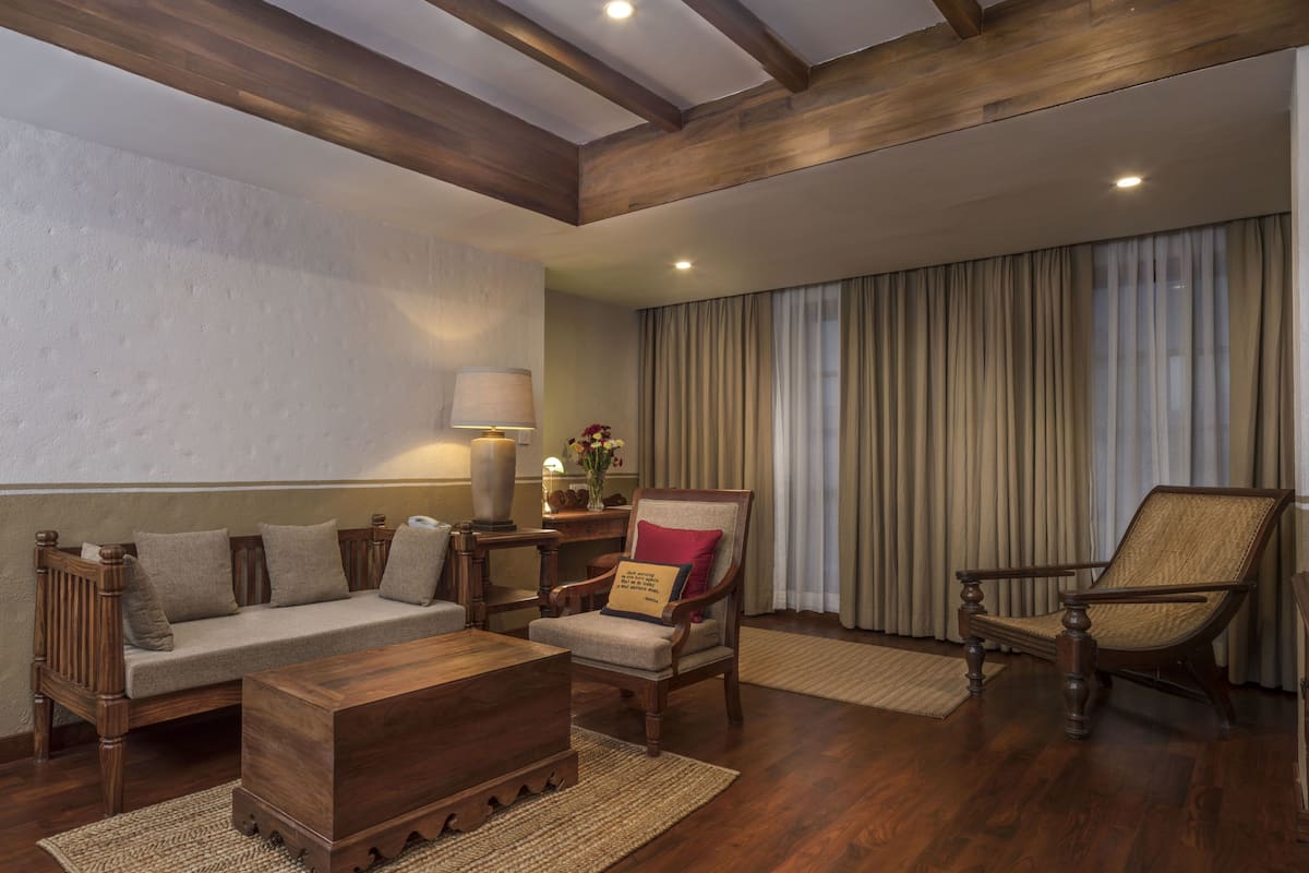 Executive suite, 1 kingsize bed | Luxe beddengoed, pillowtop-bedden, een minibar, een kluis op de kamer