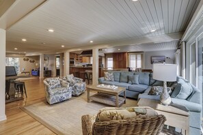 Flat-screen TV - Cassina Palms (Hilton Head Island)