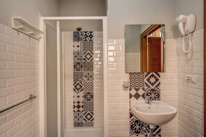 Superior Room, Balcony | Bathroom | Shower, hair dryer, bidet, towels - Bbdelux - Roma41 (Rome)