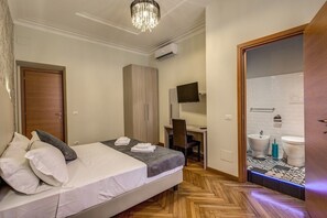 Quarto casal standard | Frigobar, individualmente decorados, individualmente mobiliados