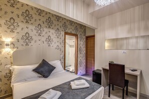 Quarto casal standard | Frigobar, individualmente decorados, individualmente mobiliados