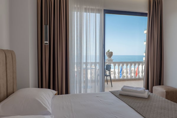 Quarto casal luxo, vista para o mar | Roupas de cama antialérgicas, individualmente decorados