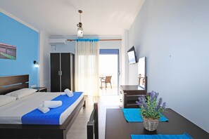 Double Room, Sea View | Hypo-allergenic bedding, individually decorated, individually furnished - Hotel Keos (Sarandë)